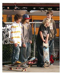 Side image - Skateboard. 