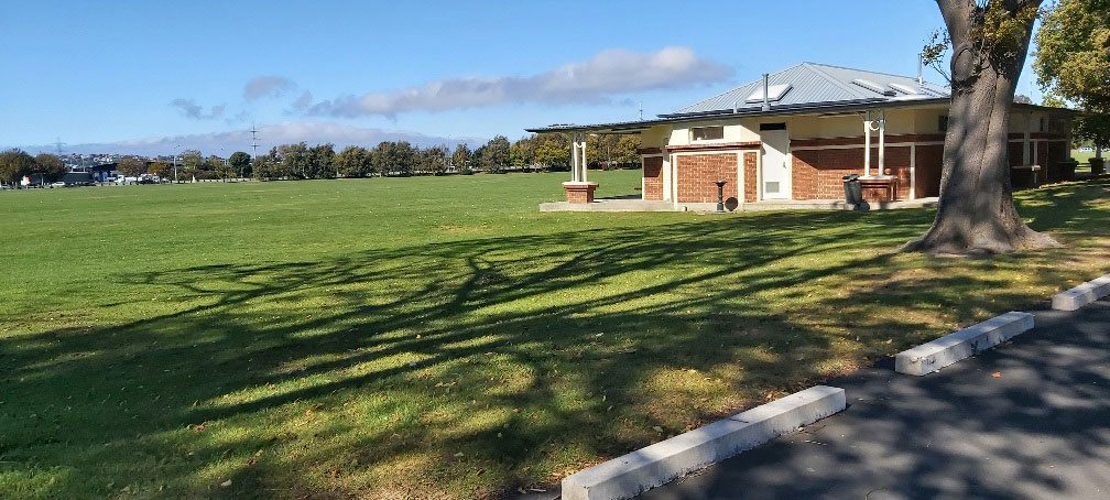Oval-parking-at-sportsgrounds