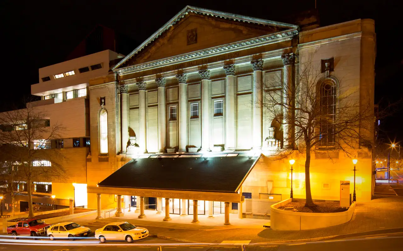 Dunedin Town Hall at night
